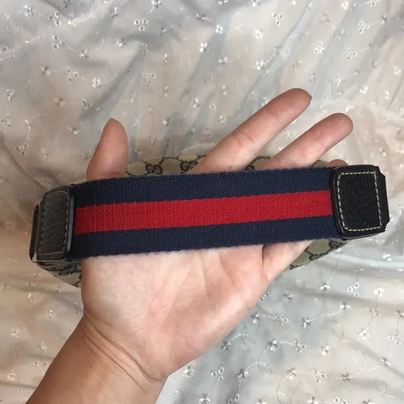 ⭐️ Rare Authentic Vintage Gucci Mini Croissant Shoulder Bag - Picture 11 of 14